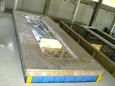 Ceramic kettle for hot-dip galvanizing structural components